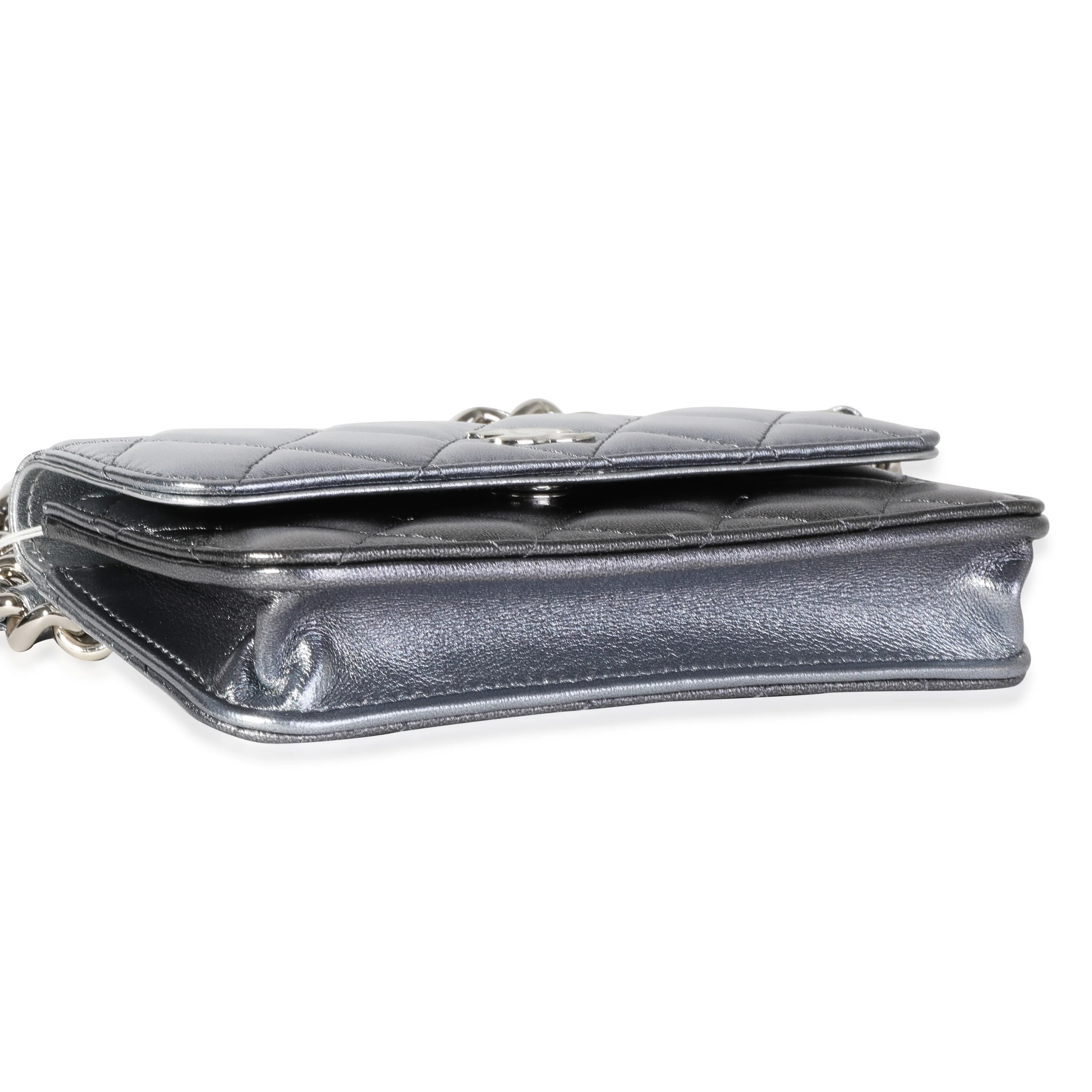 Chanel Metallic Gradient Quilted Lambskin Clutch with Chain - Image 6