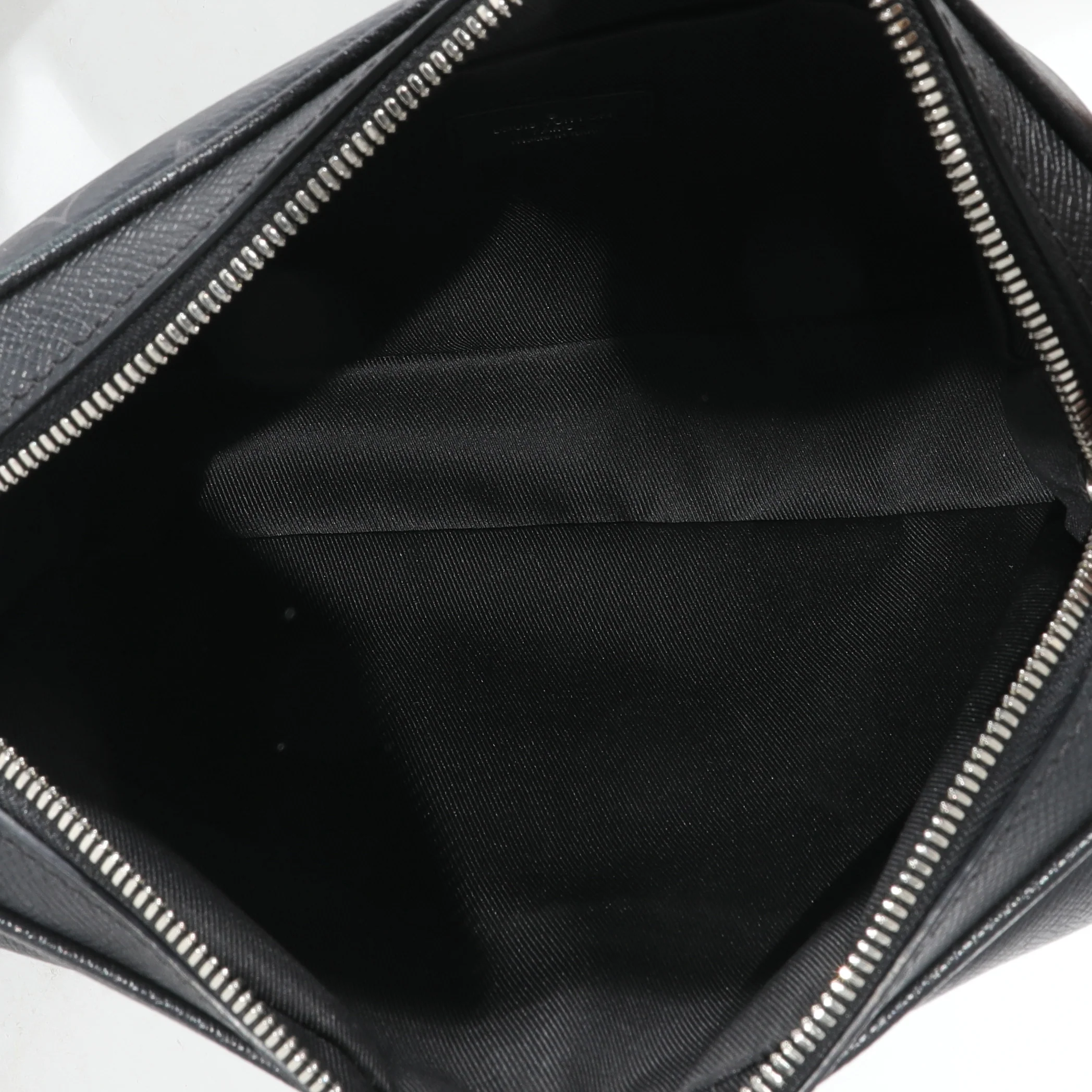 Louis Vuitton Black Taiga Monogram Eclipse Canvas Outdoor Messenger - Image 8