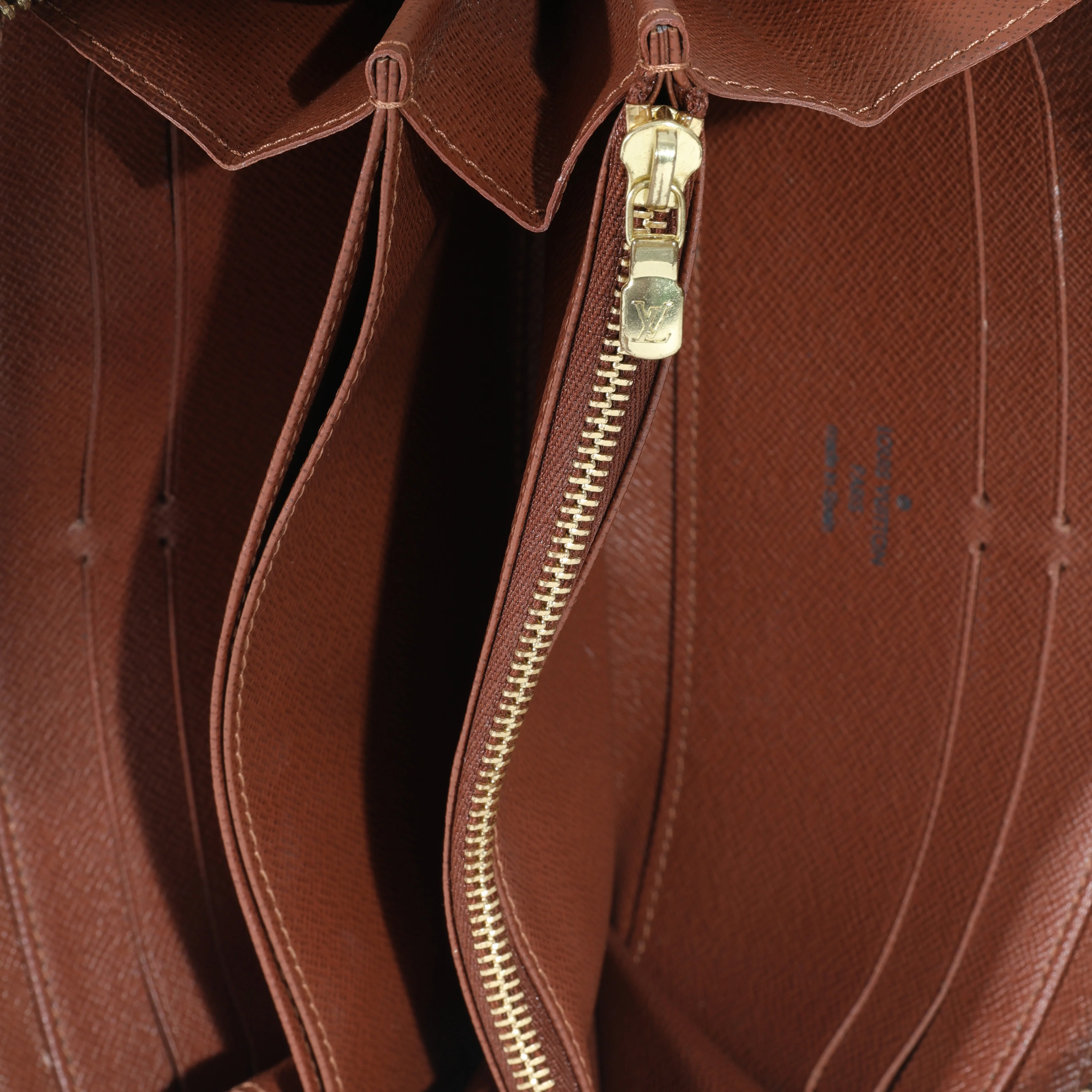 Louis Vuitton Monogram Canvas Zippy Wallet - Image 8