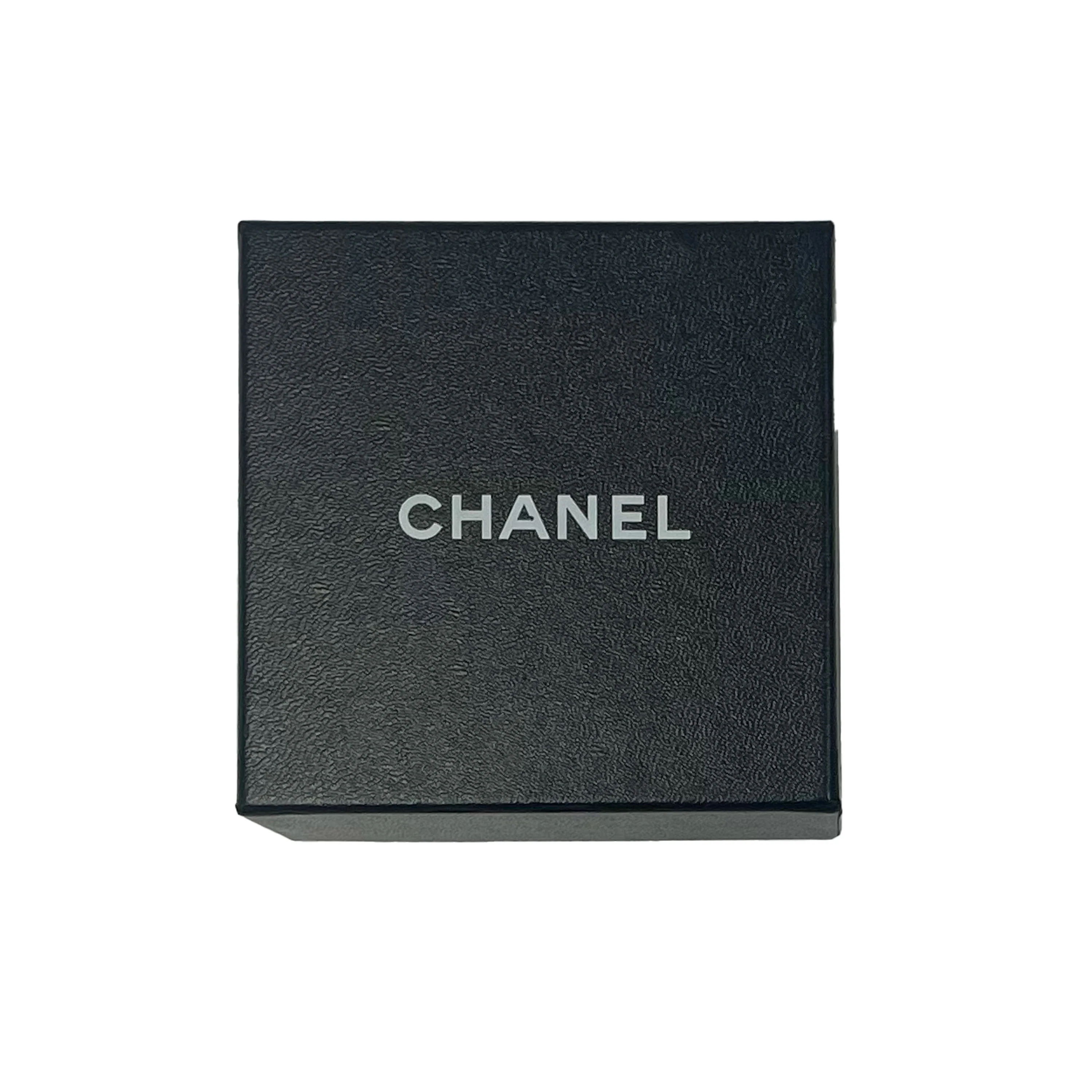 Chanel 2014 Grey Faux Pearl Multi Strand Bracelet With CC Charm in Ruthenium - Image 5