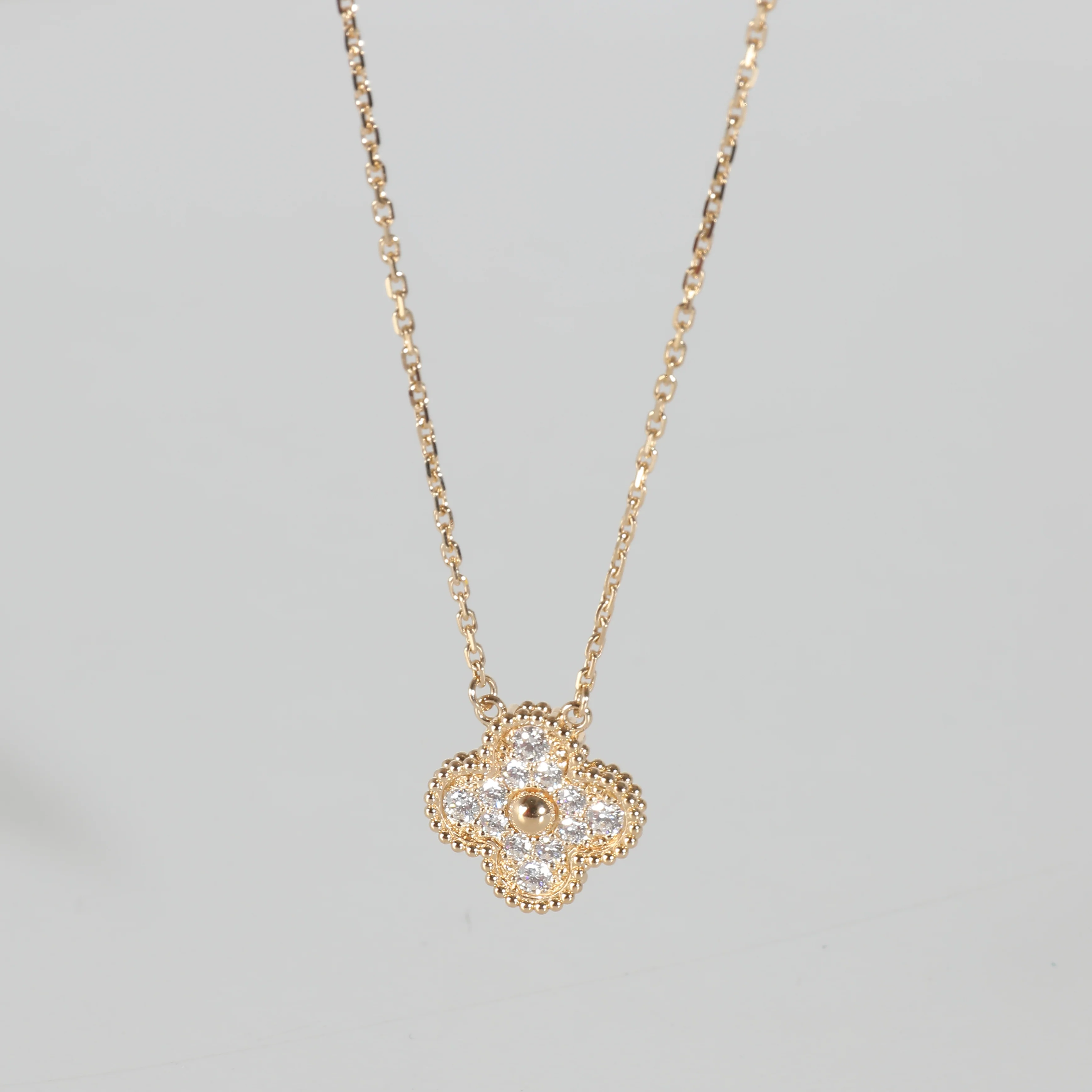 Alhambra Fashion Pendant in 18k Yellow Gold 0.48 CTW