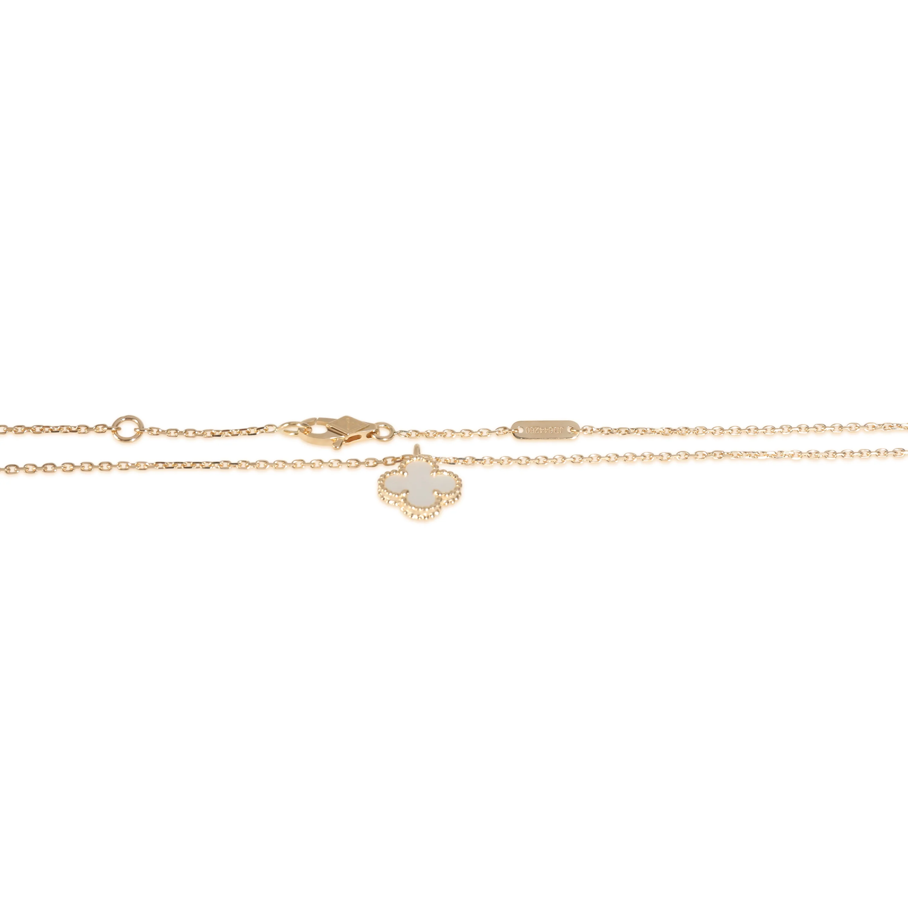 Sweet Alhambra Pendant With Mother Of Pearl in Yellow Gold - Image 2