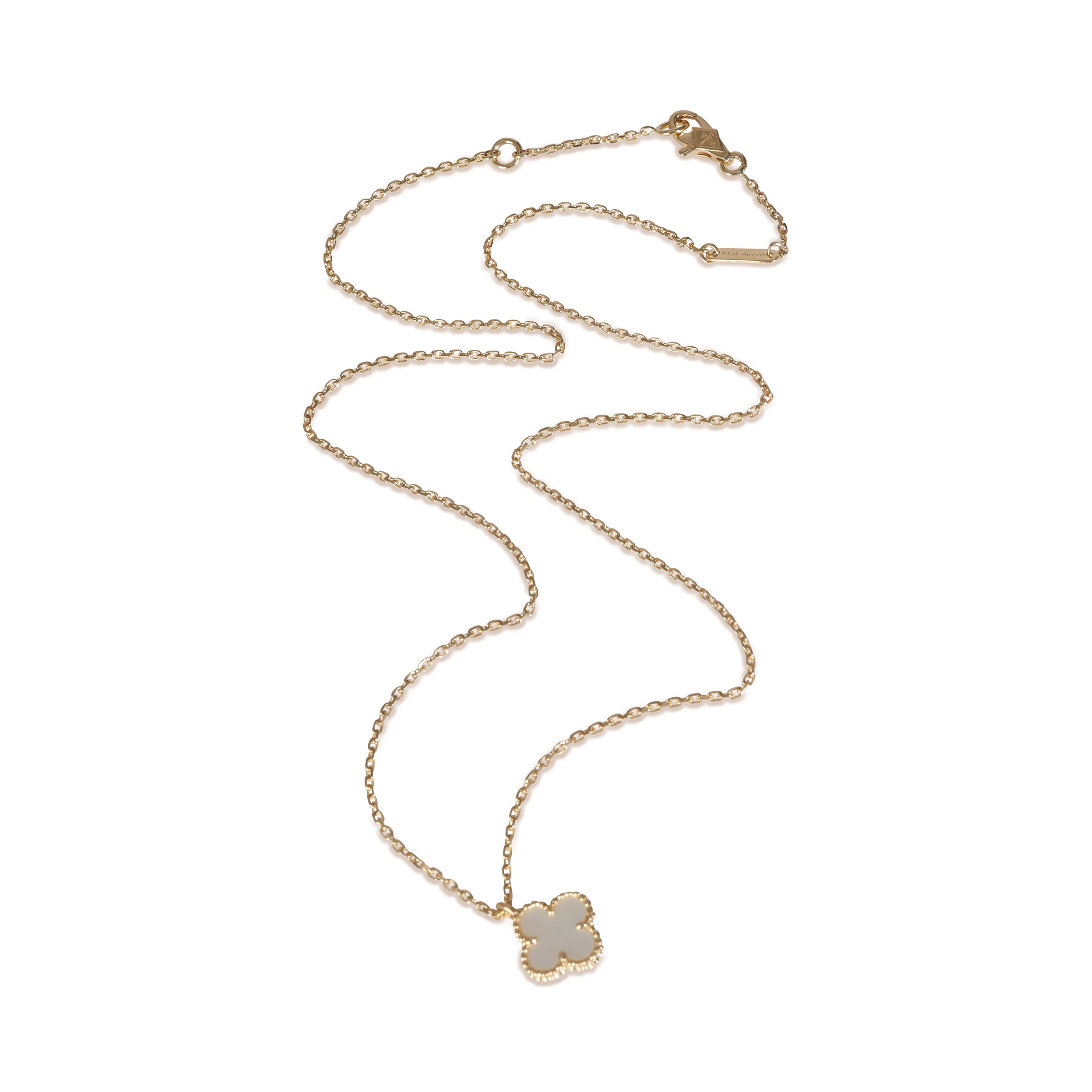 Sweet Alhambra Pendant With Mother Of Pearl in Yellow Gold - Image 3
