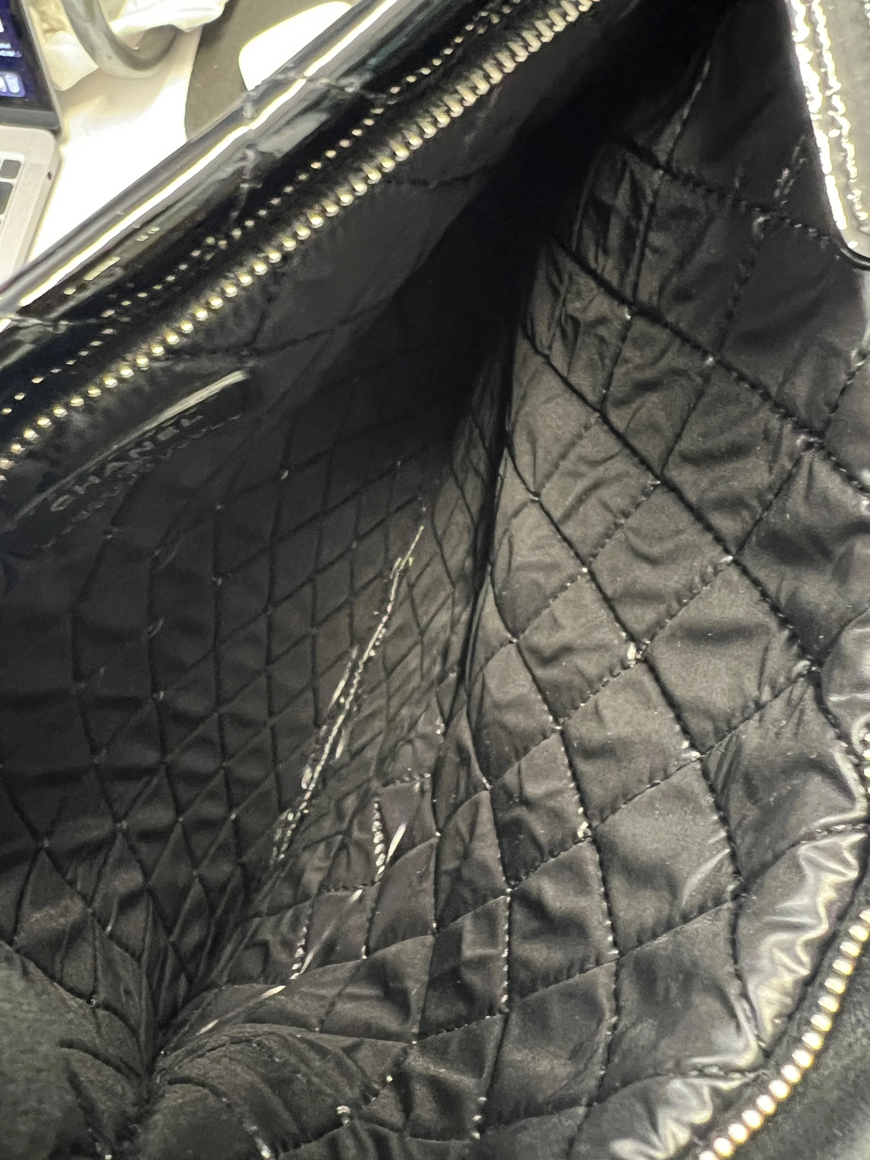 14B Black Quilted Patent Beauty CC Flap Clutch - Image 8