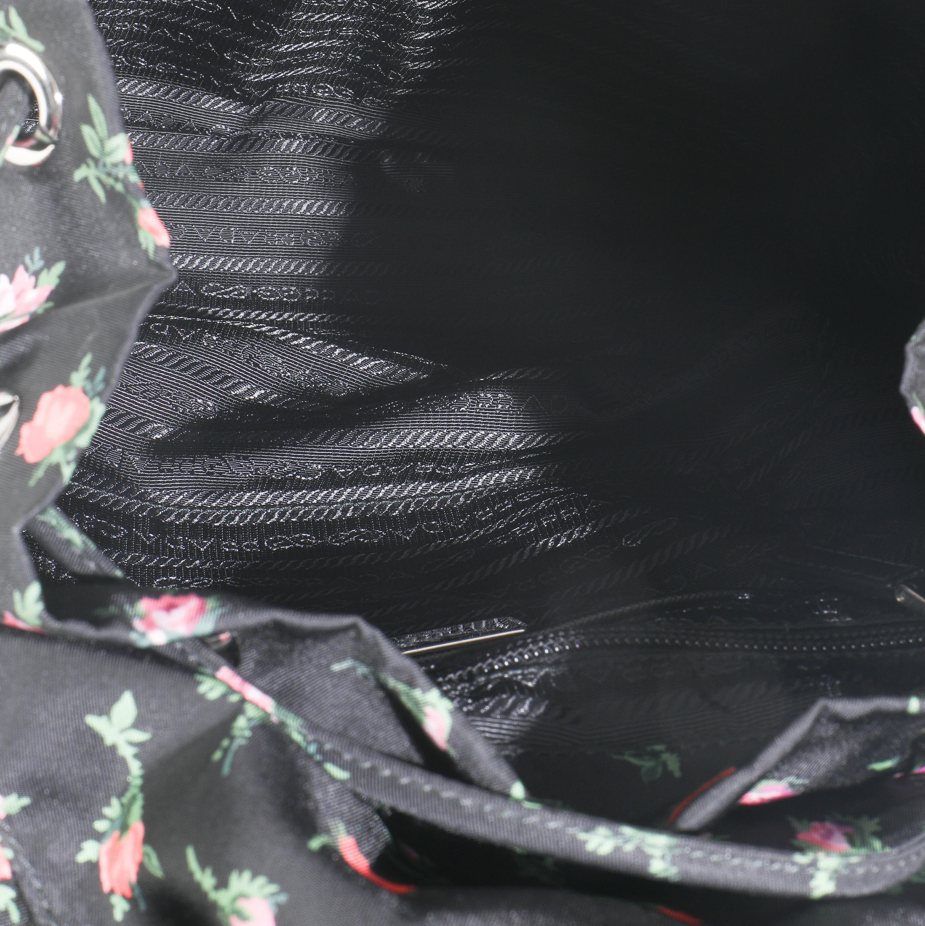 Black Dis Rose Tessuto Nylon Saffiano Stampata Drawstring Backpack - Image 7