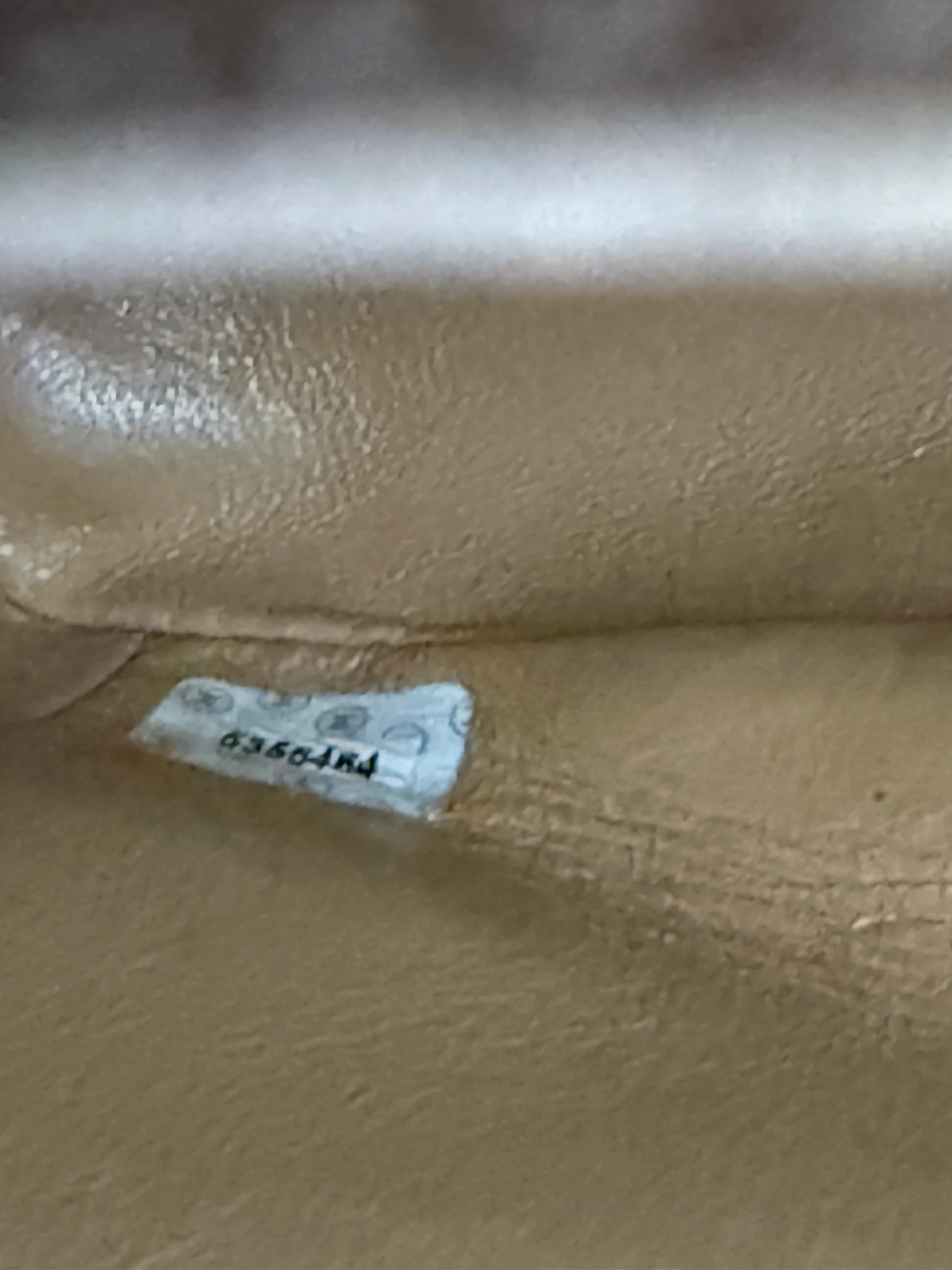 Vintage 24K Beige Quilted Caviar CC Shoulder Handbag - Image 10