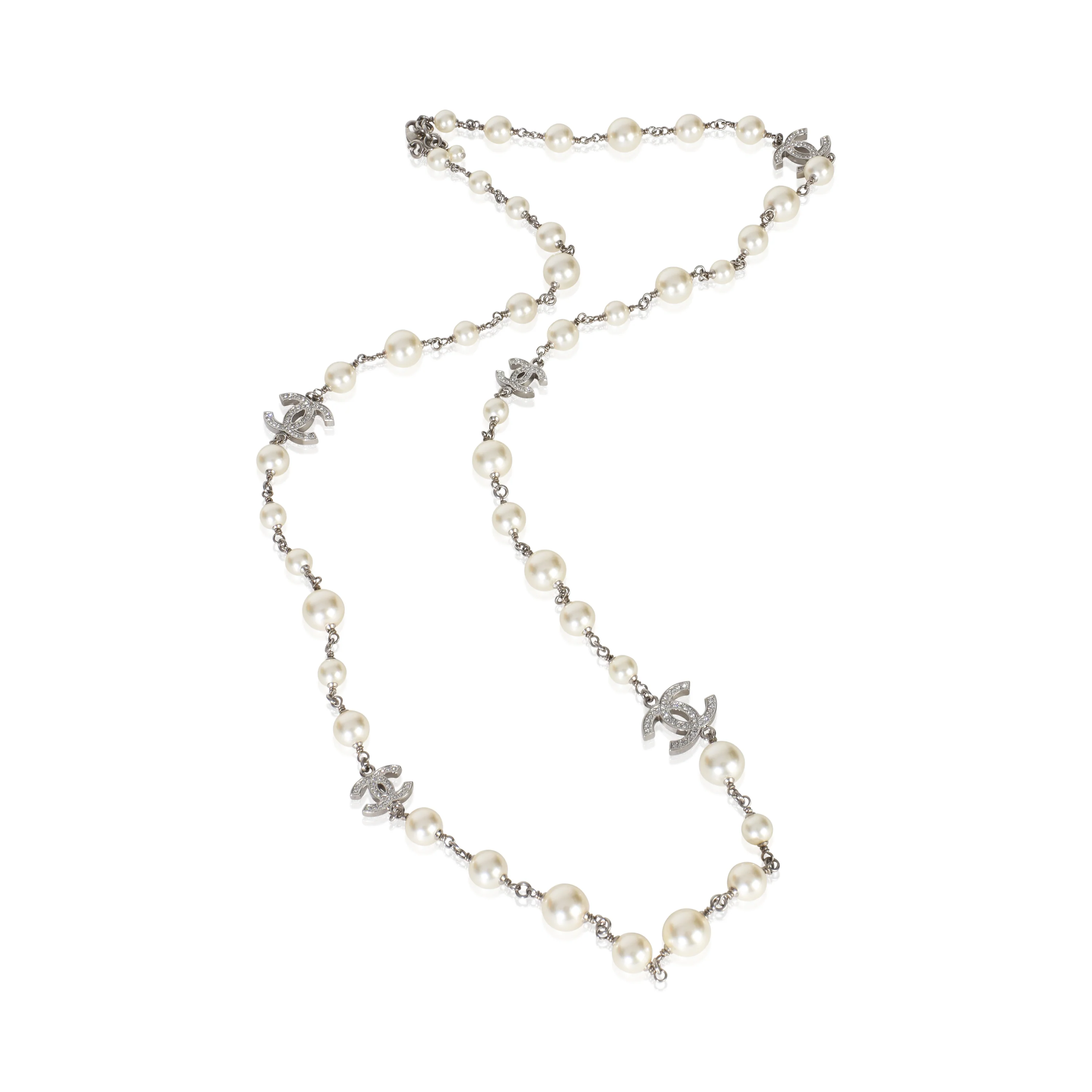 2023 Faux Pearl & Strass CC Station Necklace - Image 3