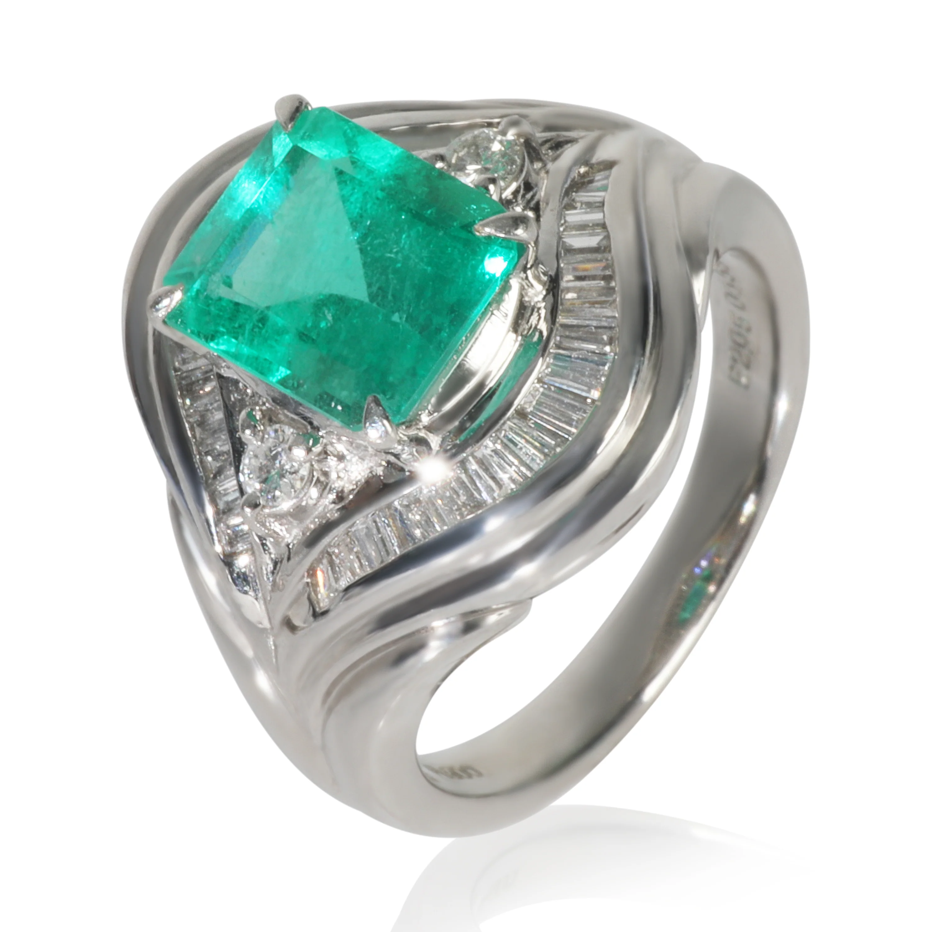 Platinum Emerald and Diamond Vintage Cocktail Ring - Image 4
