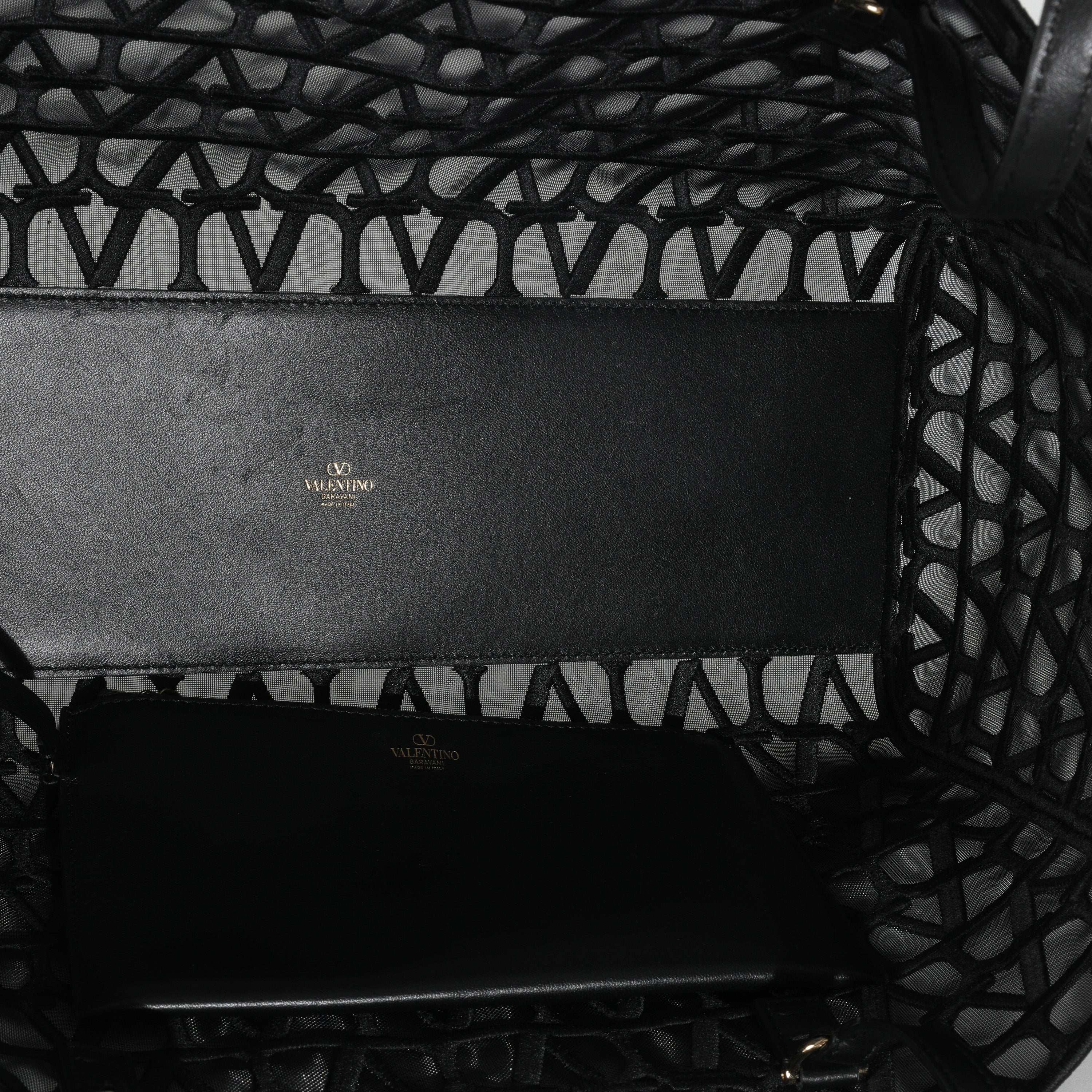 Black Mesh Fabric Le Troisieme Tote Bag - Image 9